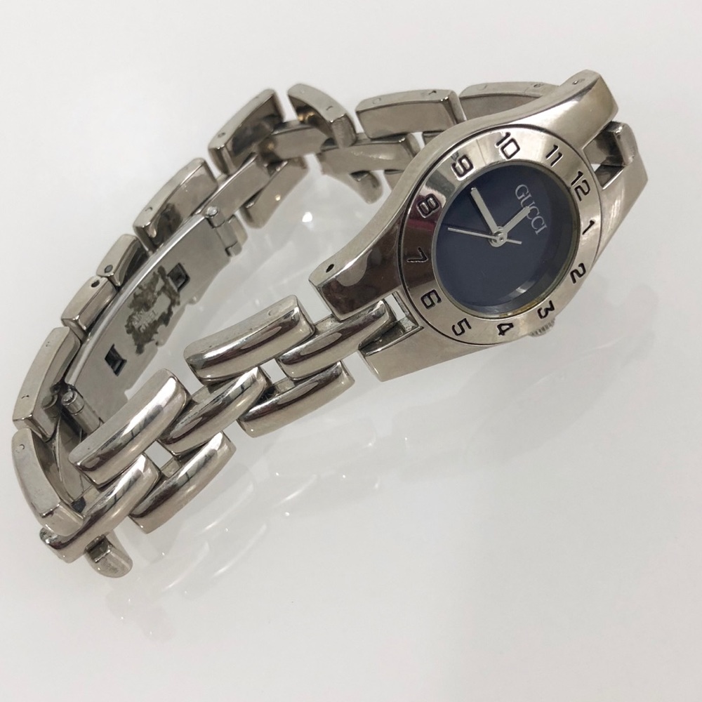 PRICE FIRM• Gucci Woman’s Watch